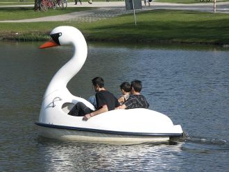 Tretboot in Form eines Schwans