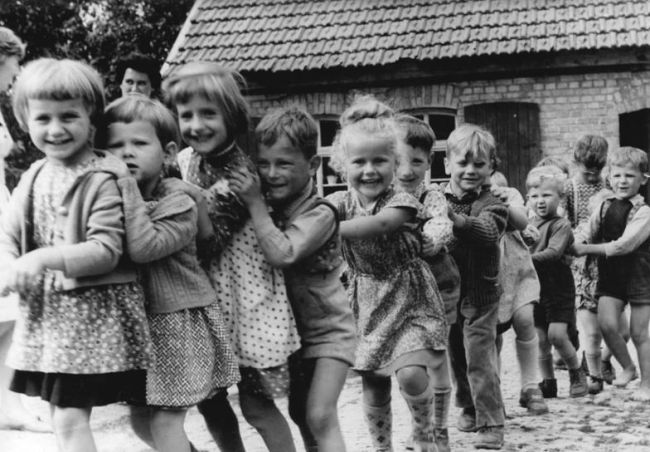 Kindergartenkinder im Spiel 