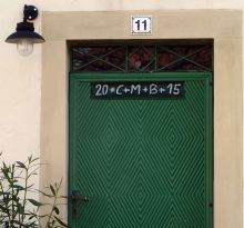 Sternsinger-Kreidezeichen (C+M+B) an einer Haustür